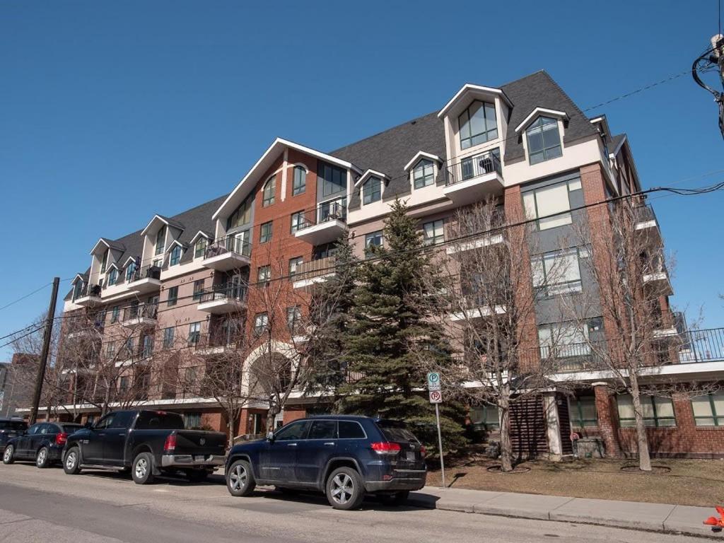 Spacious Condo W Parking Balcony Coffee Calgary Exterior photo