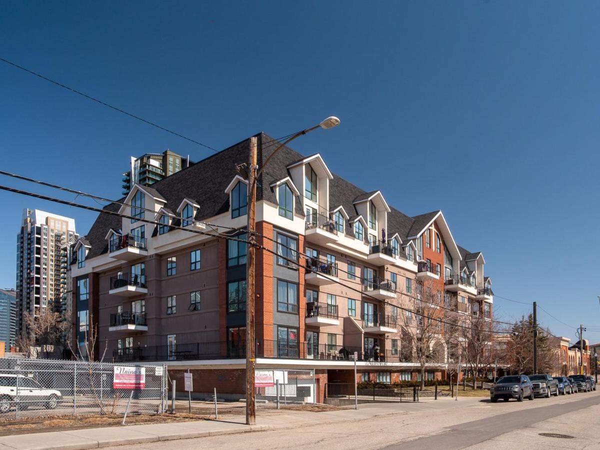 Spacious Condo W Parking Balcony Coffee Calgary Exterior photo